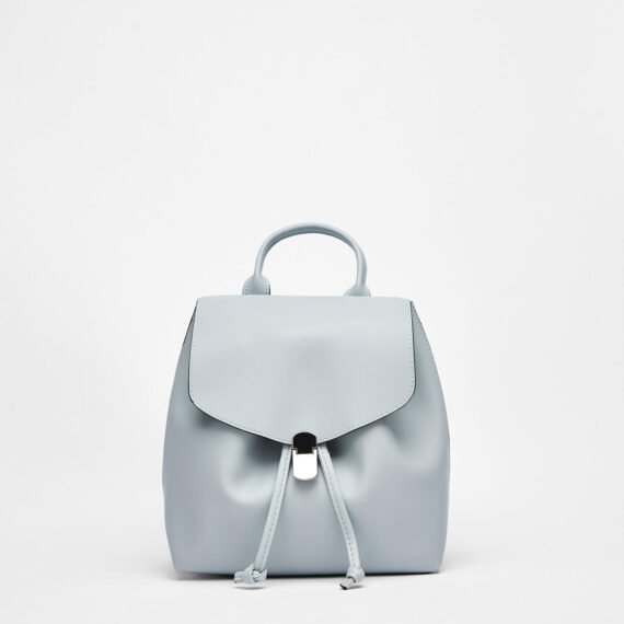 Backpack with metal fastener